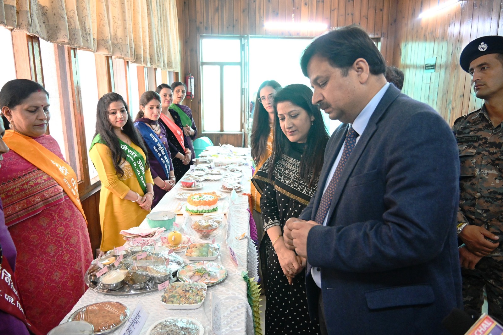 पोषण अभियान के तहत जिला स्तरीय संवेदीकरण कार्यशाला एवं समापन सम्मान समारोह का आयोजन मंगलवार को बचत भवन में किया गया