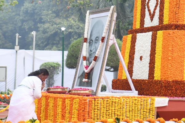 President Droupadi Murmu and VP Jagdeep Dhankhar pay floral tribute to Sardar Vallabhbhai Patel in New Delhi