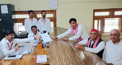 मैनपुरी की करहल विधानसभा सीट पर हो रहे उपचुनाव के लिये आज सपा प्रत्याशी तेज प्रताप यादव ने अपना नामांकन दाखिल किया