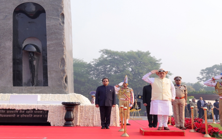 আৰক্ষী স্মৃতি দিৱস উপলক্ষে নতুন দিল্লীৰ ৰাষ্ট্ৰীয় আৰক্ষীৰ স্মাৰকত গৃহমন্ত্ৰী অমিত শ্বাহৰ পুষ্পাঞ্জলি অর্পণ