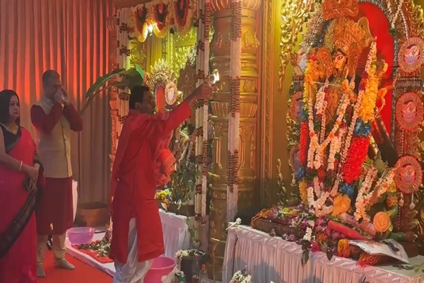 कोलंबो में भारतीय समुदाय के लोग दुर्गा पूजा का उत्‍सव धूमधाम से मना रहे हैं