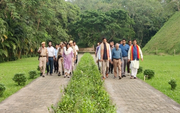 কেন্দ্ৰীয় গ্ৰামোন্নয়ন আৰু যোগাযোগ দপ্তৰৰ ৰাজ্য মন্ত্ৰী ডাঃ পেম্মাছানী চন্দ্ৰশেখৰৰ চৰাইদেউ মৈদামস্থলী পৰিদৰ্শন