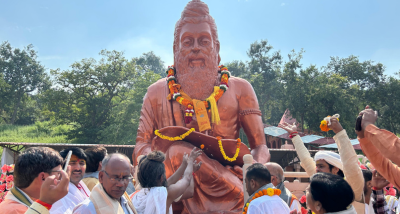 उत्तर प्रदेश: महर्षि वाल्मीकि की जयंती के अवसर पर चित्रकूट  के वाल्मीकि आश्रम लालापुर में वाल्मीकि रामायण पाठ और हवन किया गया