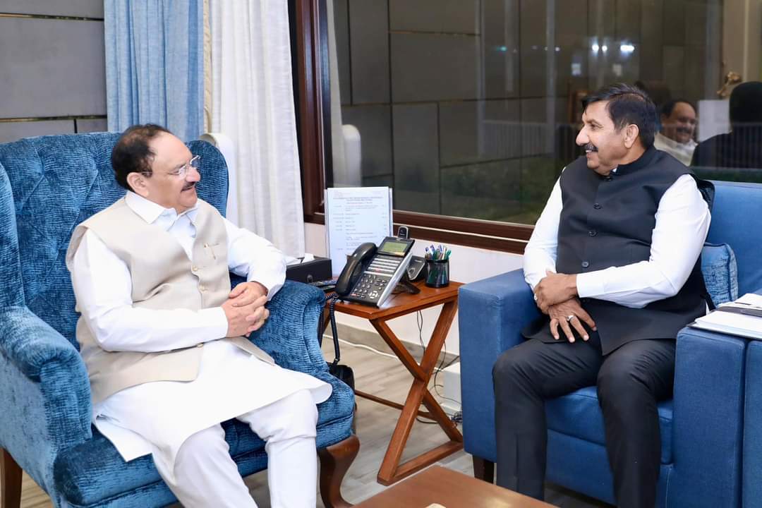 उप-मुख्यमंत्री मुकेश अग्निहोत्री ने केंद्रीय स्वास्थ्य मंत्री जगत प्रकाश नड्डा भेंट की
