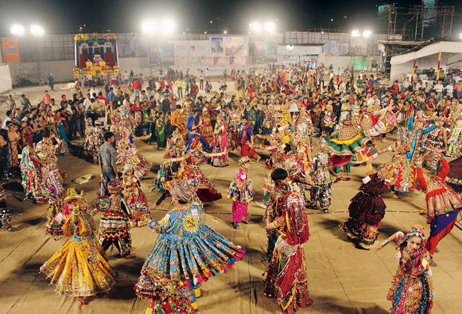 નવરાત્રીમાં ગરબા આયોજનના સ્થળે જ નાગરિકોને ત્વરીત સારવાર પૂરી પાડવા મેડીકલ ટીમ સાથેની એમ્બ્યુલન્સ તૈનાત કરાશે