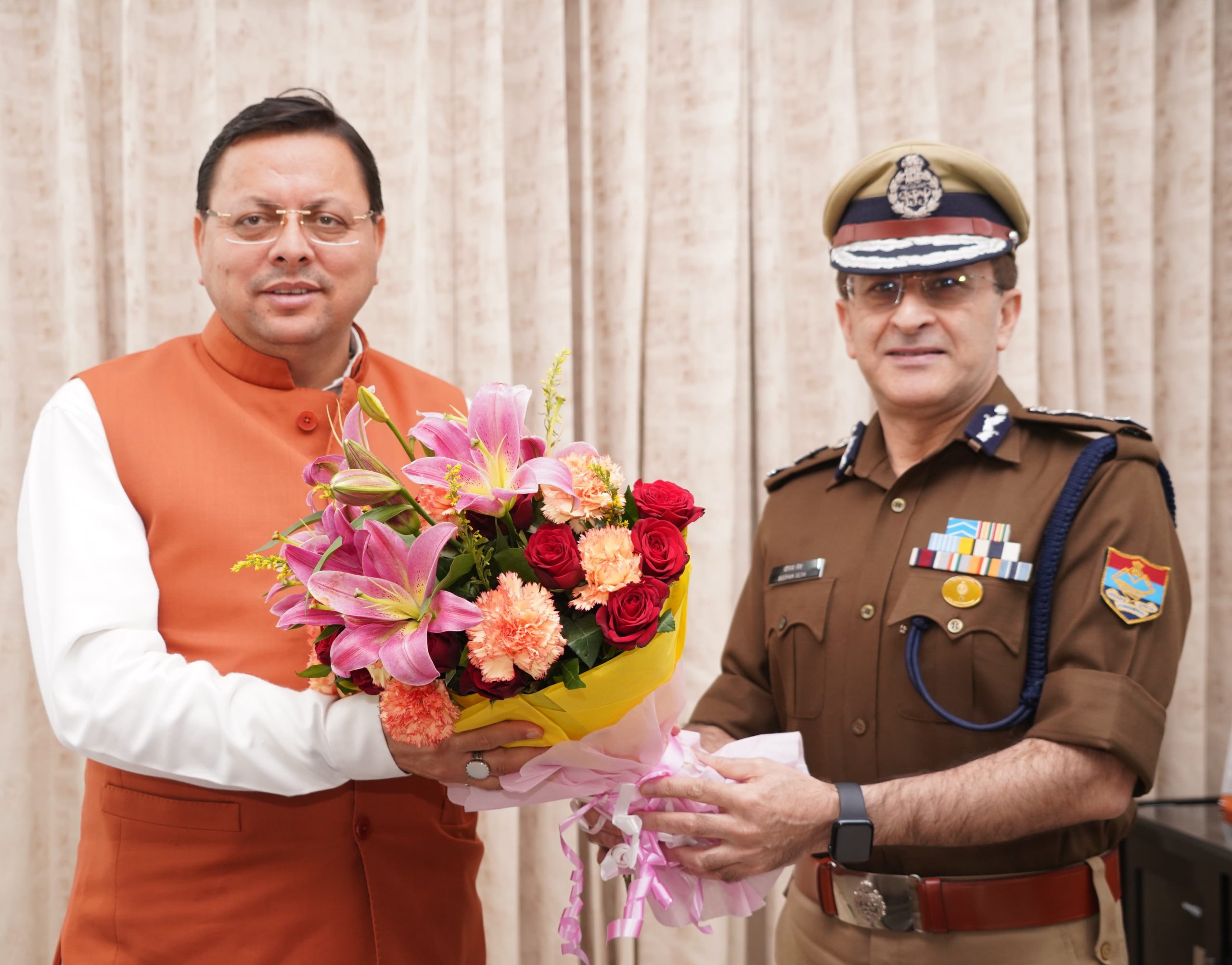 नवनियुक्त पुलिस महानिदेशक दीपम सेठ ने मुख्यमंत्री पुष्कर सिंह धामी से शिष्टाचार भेंट की