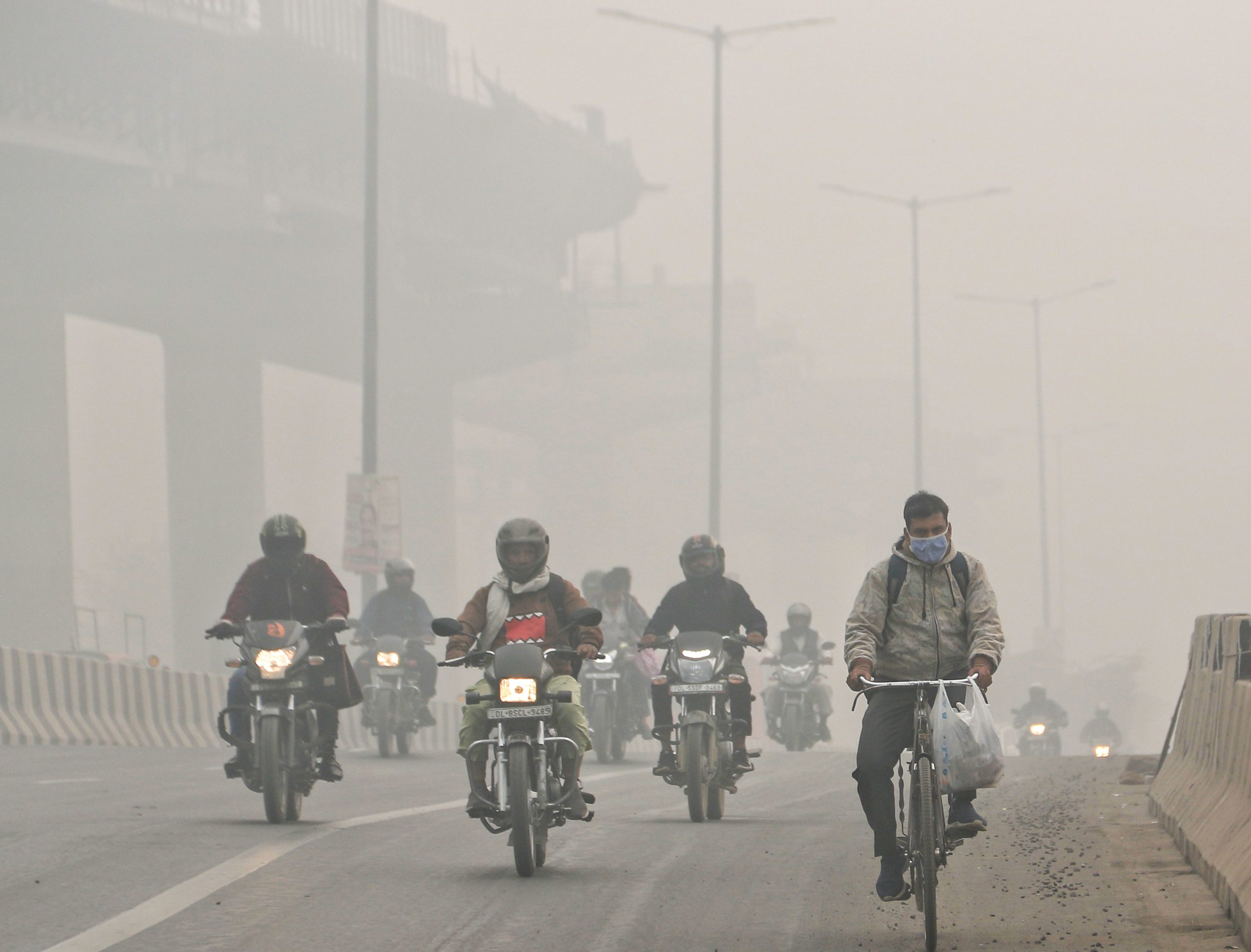 Air Quality plunges to ‘Severe-Plus’ level in Delhi as AQI hits 487 mark; Flights, train services affected due to dense fog