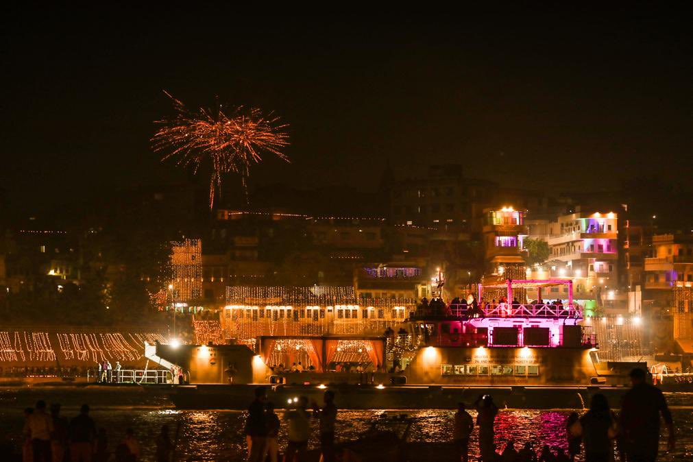 उत्तर प्रदेश: देव दीपावली के अवसर पर आज वाराणसी, अयोध्या, गोरखपुर सहित विभिन्न जिलों में दीपोत्सव कार्यक्रम आयोजित होंगे