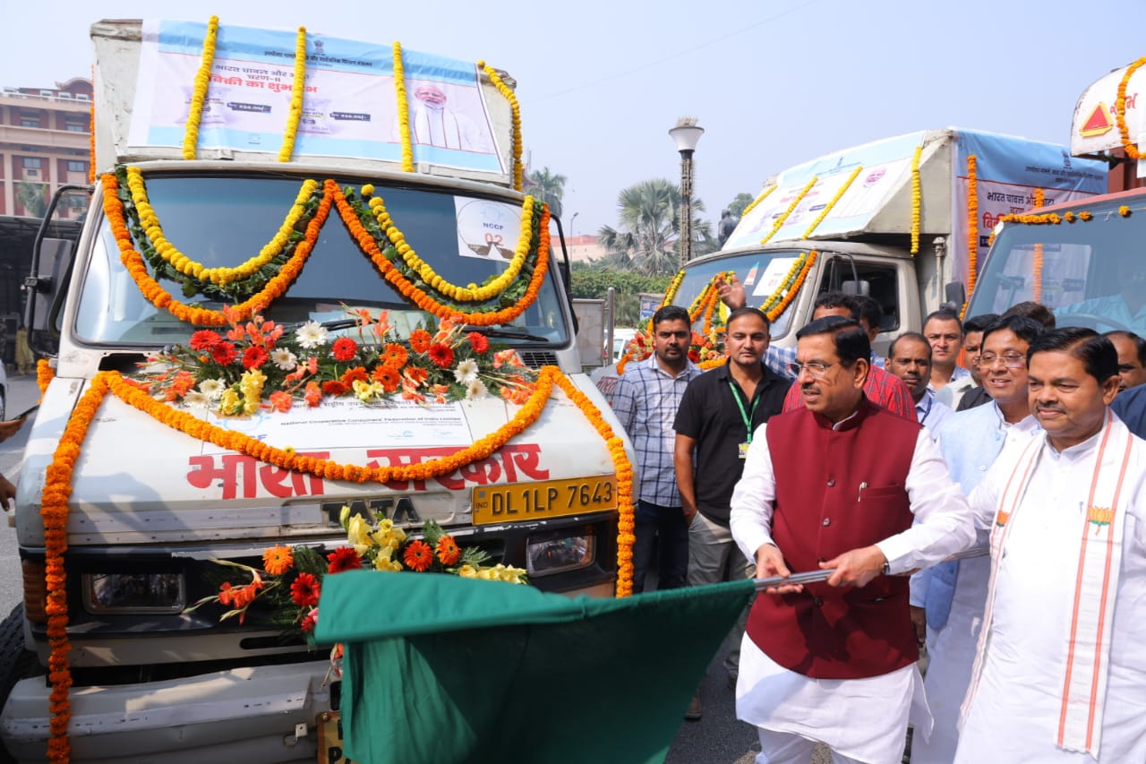 केंद्रीय मंत्री प्रह्लाद जोशी ने नई दिल्ली में भारत ब्रांड चावल और आटा योजना के दूसरे चरण का उद्घाटन किया