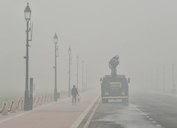 राजधानी दिल्लीत काही भागांत हवा गुणवत्ता निर्देशांकाची पातळी ४०० अंकांवर