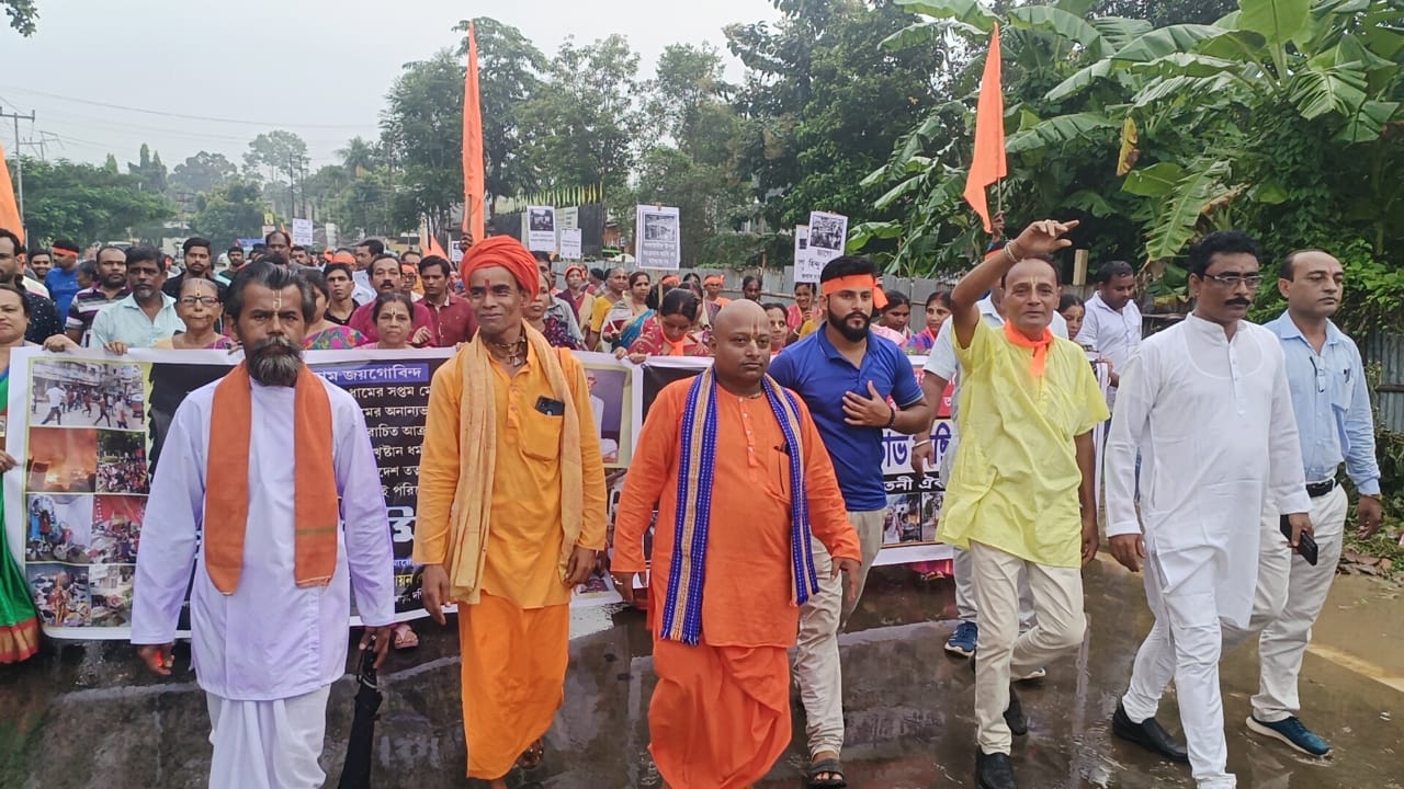 বাংলাদেশত ISKON ৰ চিন্ময় কৃষ্ণ দাস ব্ৰহ্মচাৰীকে ধৰি ১৯ গৰাকী লোকৰ বিৰুদ্ধে মিছা গোচৰ প্ৰত্যাহাৰৰ দাবীত সনাতন জাগৰণ মঞ্চৰ প্ৰতিবাদী সমদল