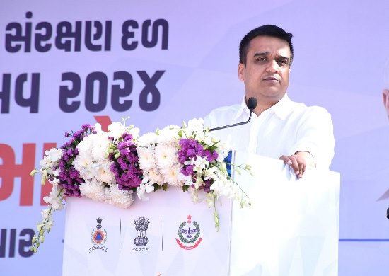 હોમગાર્ડ્સ અને નાગરિક સંરક્ષણ દળના જવાનો માટેનો રાજ્યકક્ષાનો રમતોત્સવ આજે ગાંધીનગરના સાંઇ સ્પોર્ટસ ઓથોરિટી ગ્રાઉન્ડ ખાતે શરૂ થયો છે
