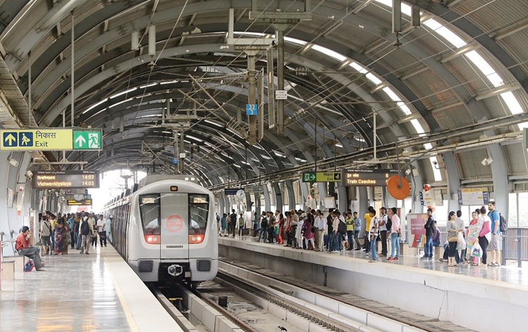 दिल्ली-मेट्रो में बीते सोमवार को रिकॉर्ड 78 लाख 67 हज़ार यात्रियों ने किया सफर