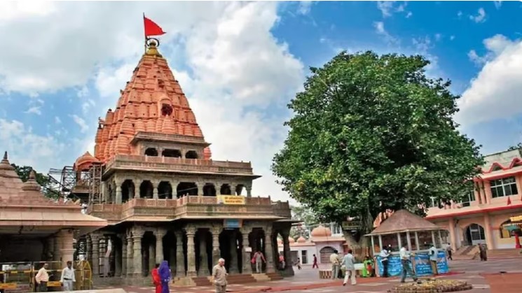 उज्जैन के महाकालेश्वर मंदिर में दीपावली के बाद उमड़ा आस्था का सैलाब, दो लाख भक्तों ने किए दर्शन