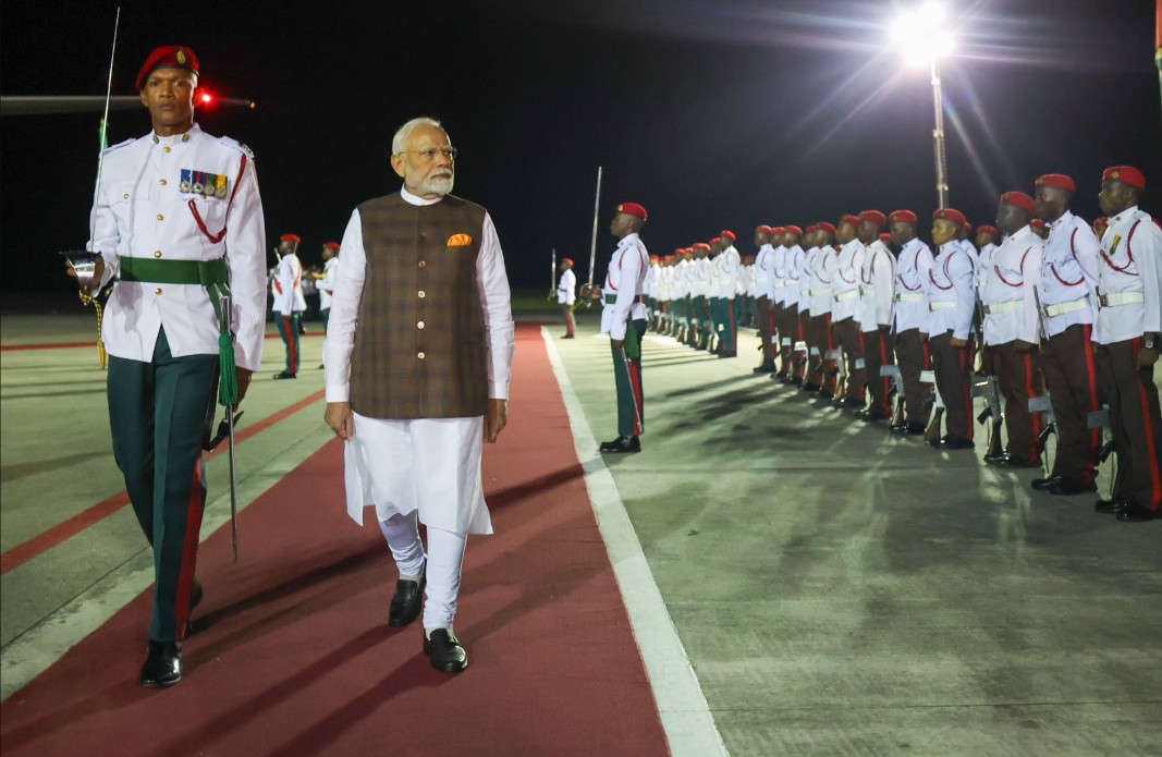 प्रधानमंत्री नरेन्‍द्र मोदी तीन दिन की यात्रा पर गयाना पहुंचे