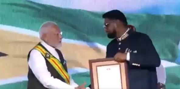 प्रधानमंत्री नरेन्‍द्र मोदी को गयाना के सर्वोच्‍च राष्‍ट्रीय सम्‍मान द ऑर्डर ऑफ एक्सिलेंस से किया गया सम्‍मानित