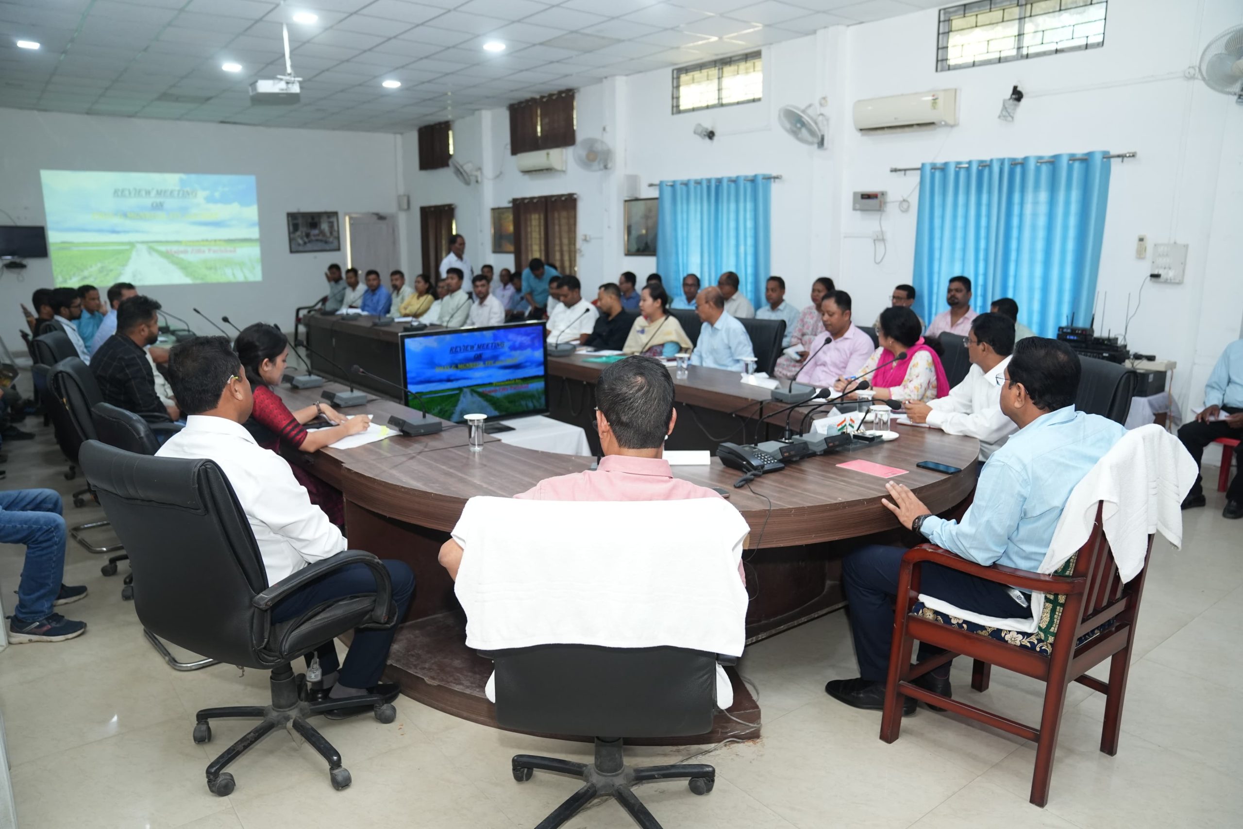 মাজুলীৰ জিলা আয়ুক্ত কাৰ্যালয়ৰ সভাকক্ষত অনুষ্ঠিত বৈঠকত ৰণজিৎ কুমাৰ দাসৰ অংশগ্ৰহণ