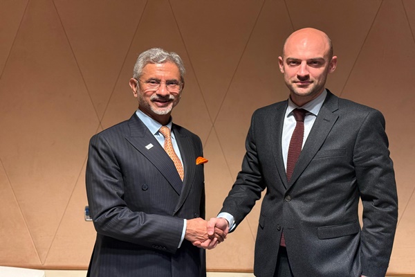 EAM Jaishankar, French counterpart discuss Indo-Pacific, Ukraine & global issues