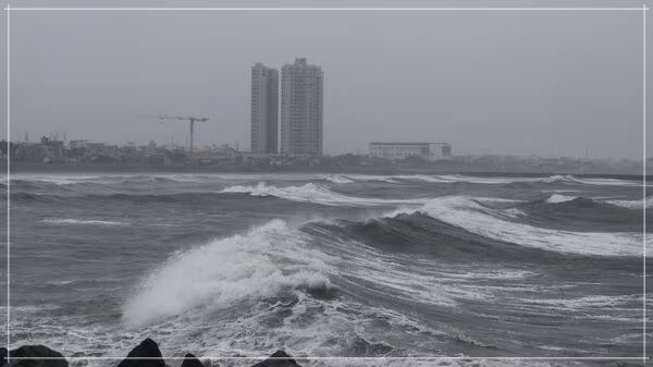 ঘূৰ্ণীবতাহ ফেইঞ্জলৰ প্ৰভাৱত হ’ব পৰা পৰিস্থিতিৰ প্ৰতি লক্ষ্য ৰাখি পুডুচেৰীত সতর্কতা