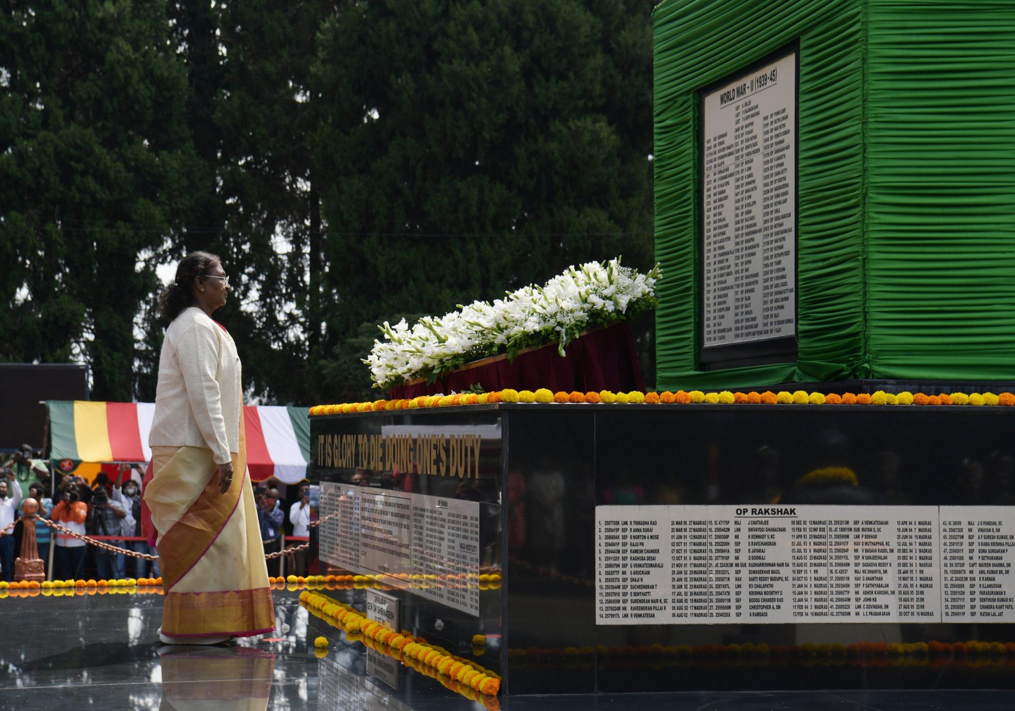 ৱেলিংটনৰ প্ৰতিৰক্ষা সেৱা ষ্টাফ কলেজৰ শিক্ষাৰ্থী-অধ্যাপকক সম্বোধন ৰাষ্ট্ৰপতি দ্রৌপদী মুৰ্মুৰ