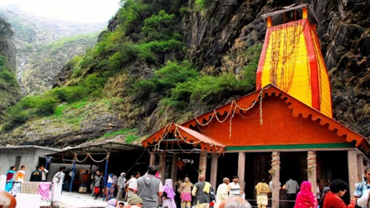  उत्तरकाशी स्थित यमुनोत्री धाम के कपाट भैया दूज के पावन पर्व पर श्रद्धालुओं के दर्शनार्थ बंद किए गये