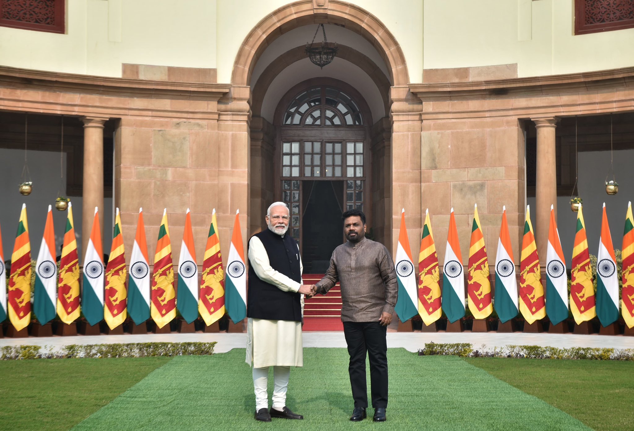 ভারত ও শ্রীলঙ্কা দু-বার করে কর প্রদানের মতো বিষয় এড়ানো এবং রাজস্ব ফাঁকি রোধ করতে চুক্তি বিনিময় করেছে।