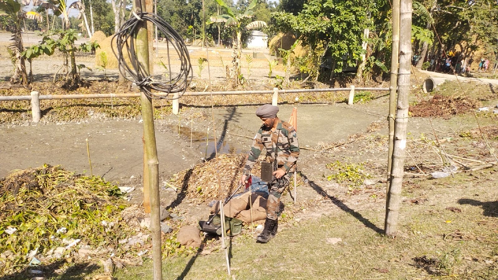 দিনহাটার চৌধুরীহাট ভারত বাংলাদেশ সীমান্তে উদ্ধার পাকিস্তানি মর্টার,