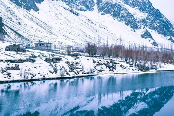 Severe Cold Wave Grips Ladakh with Temperatures Plunging Below Freezing