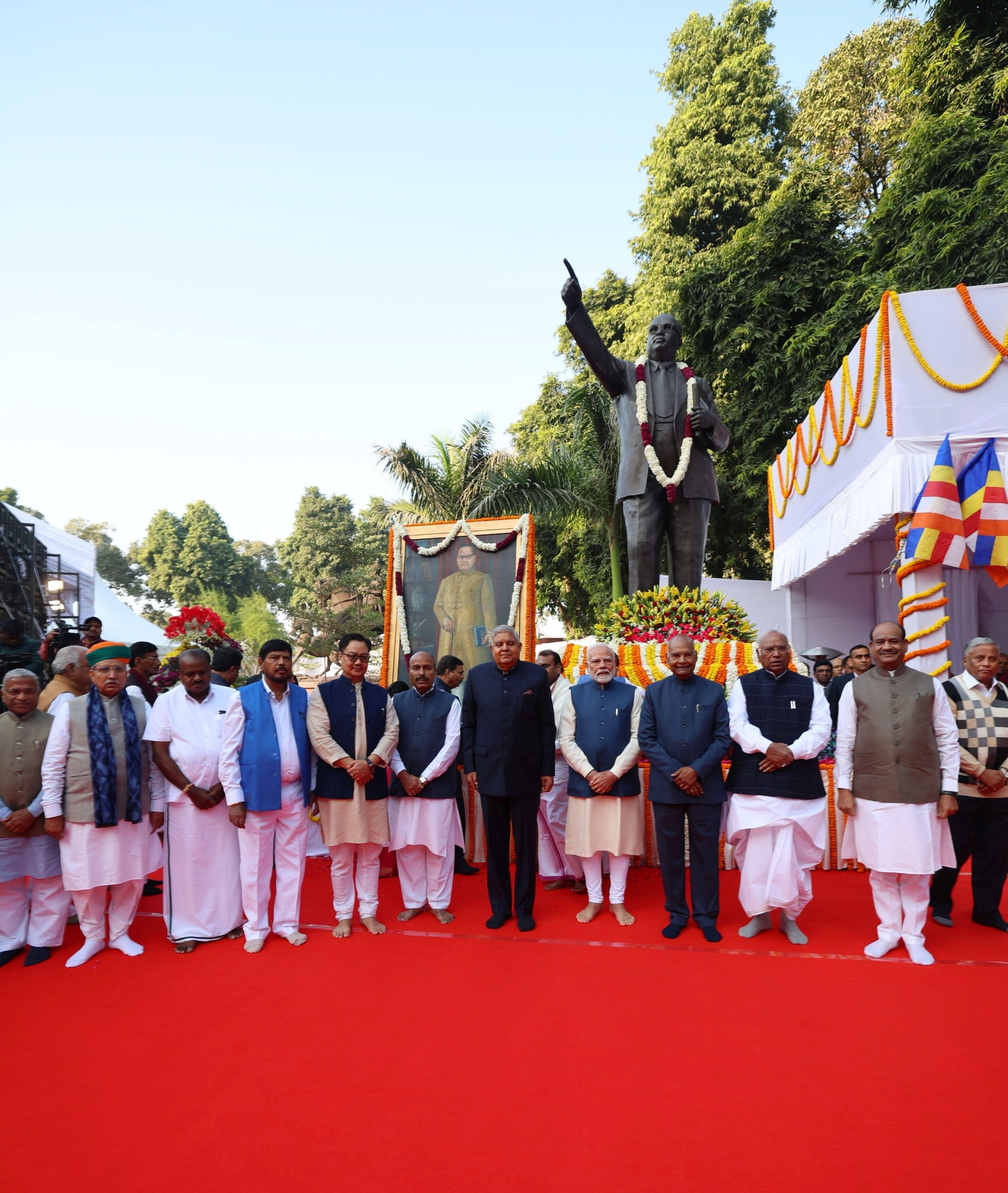 ভারতীয় সংবিধানের প্রধান স্থপতি ডক্টর বি আর আম্বেদকরের ৬৯ তম মৃত্যুবার্ষিকী আজ “মহাপরিনির্বাণ দিবস” হিসেবে পালিত হচ্ছে।