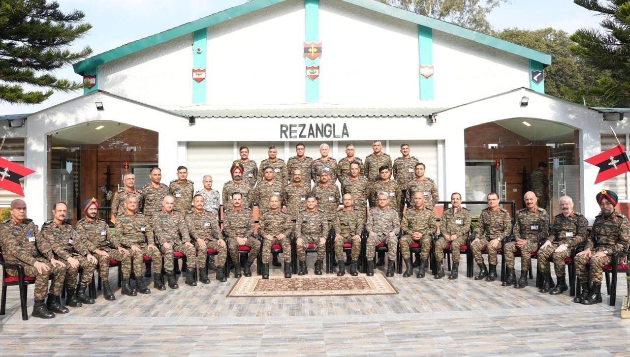 सेना प्रमुख जनरल उपेंद्र द्विवेदी ने उत्तरी कमान मुख्यालय में की  सेना, वायु सेना और नौसेना की त्रि-सेवा बैठक की अध्यक्षता