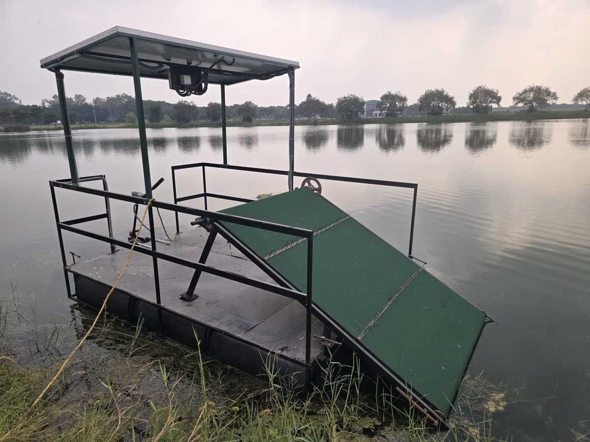 ICRISAT grants its first industrial design in India for Solar-Powered Water Hyacinth Harvester