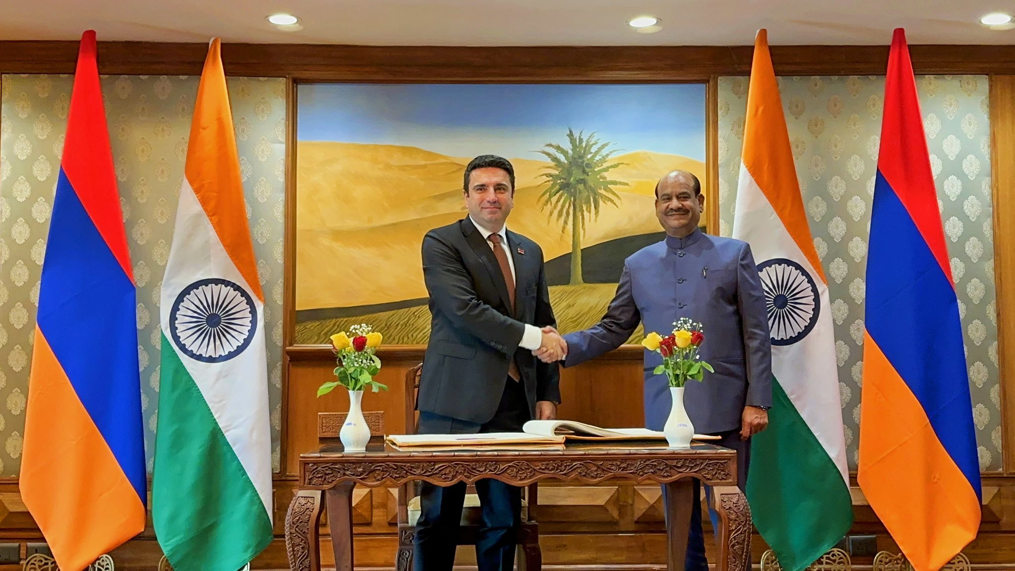 लोकसभा अध्यक्ष ओम बिरला ने संसद-भवन परिसर में आर्मेनिया की नेशनल असेंबली के अध्यक्ष एलेन सिमोनियन के साथ द्विपक्षीय-बैठक की
