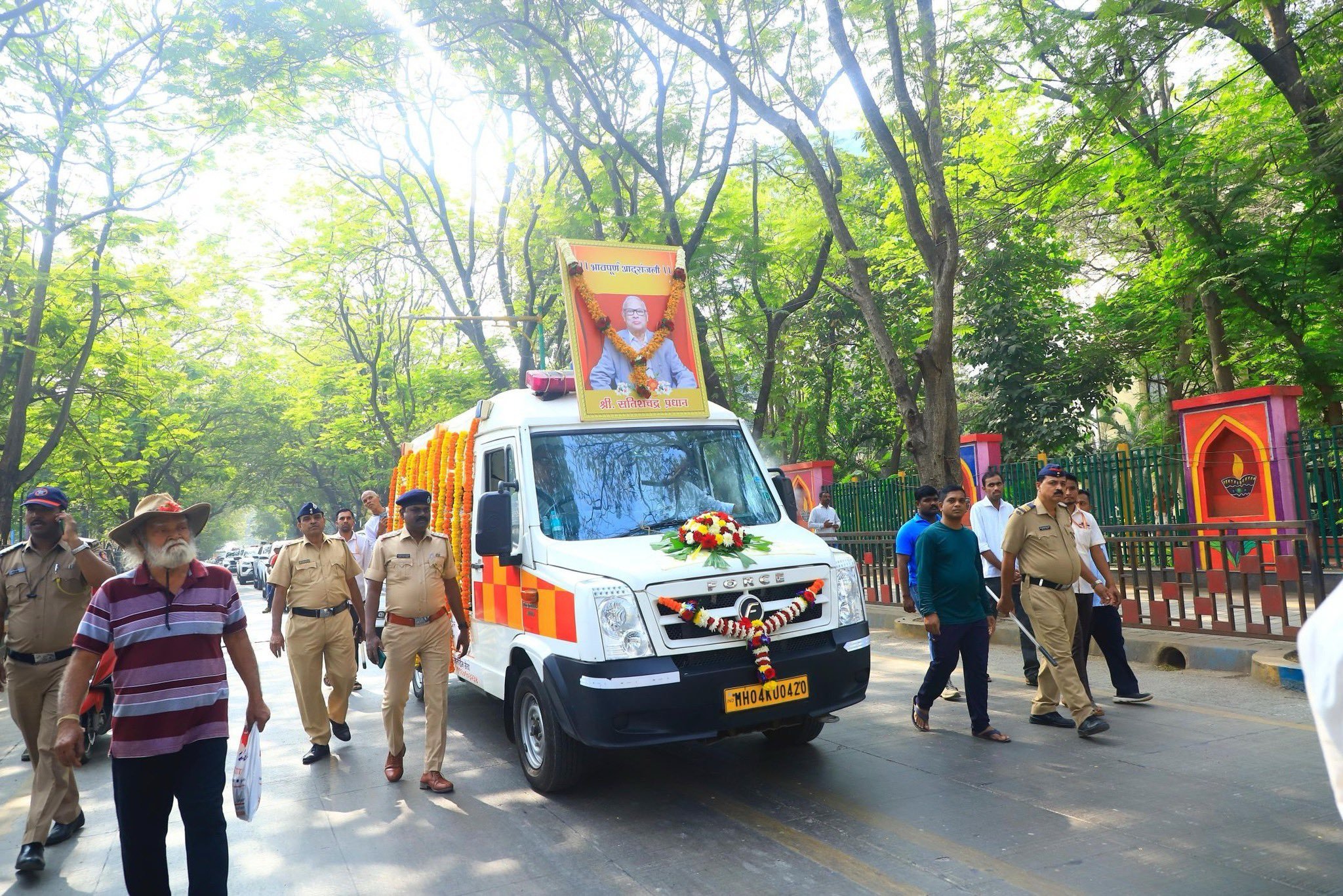 शिवसेनेचे माजी खासदार सतीश प्रधान यांच्या पार्थिवावर अंत्यसंस्कार