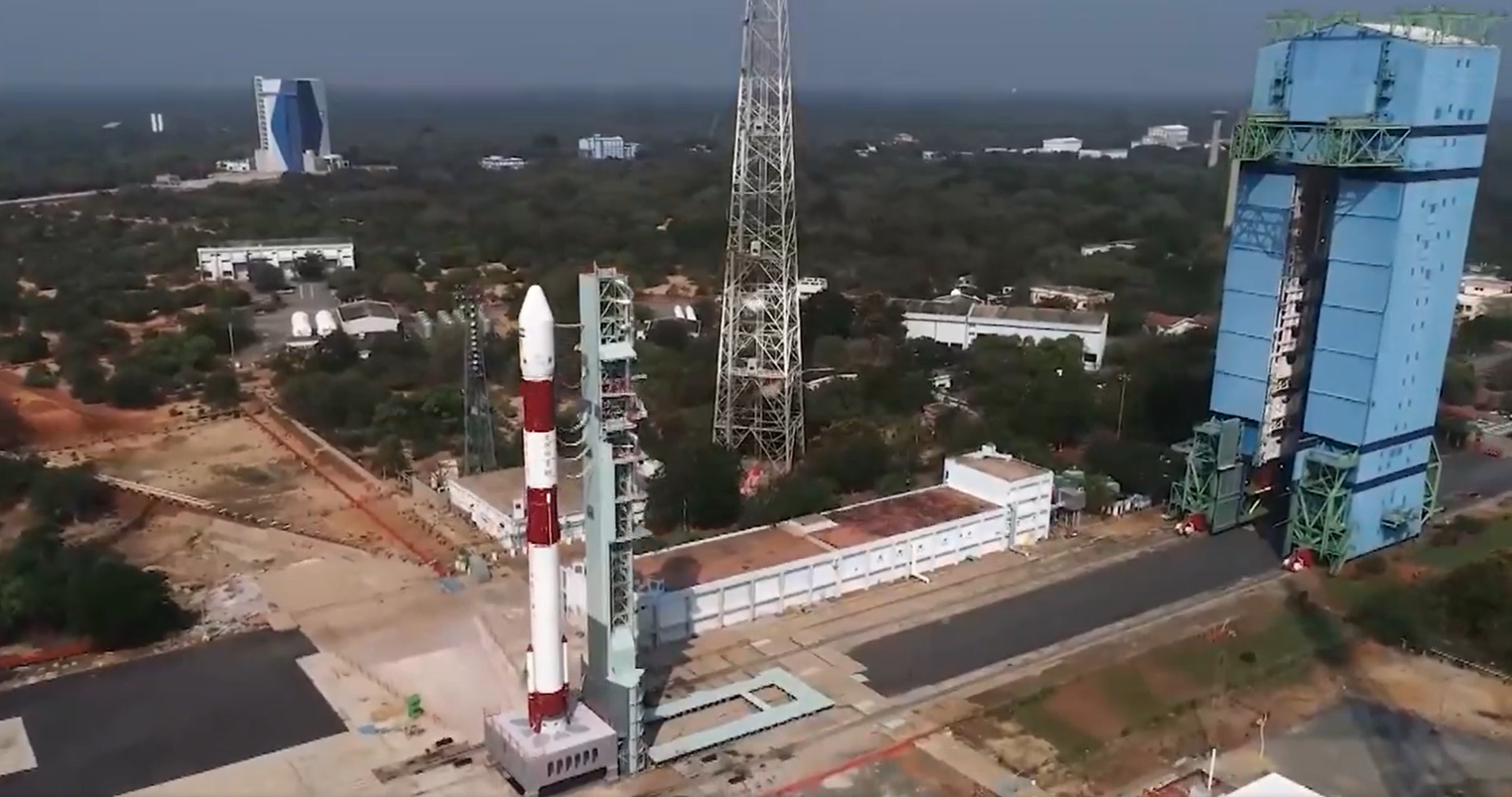 ইসরো, স্প্যাডেক্স মিশনের আওতায়  আজ রাতে PSLV-C60 রকেটের মাধ্যমে  দুটি কৃত্রিম উপগ্রহ মহাকাশে উৎক্ষেপণ করবে।