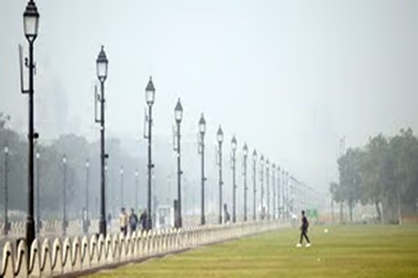 Delhi air quality improves to ‘moderate’, AQI at 186