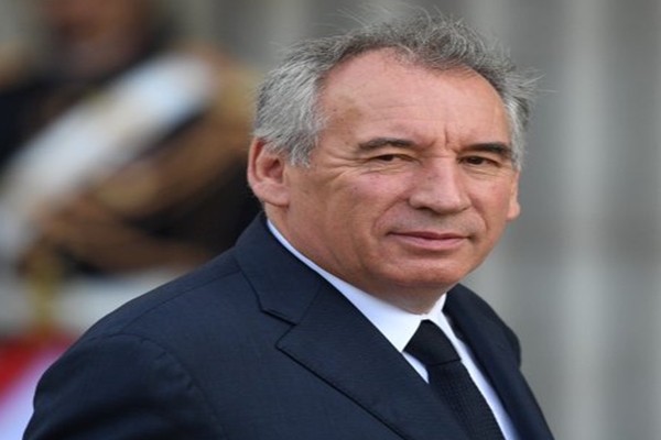 فرانس کے صدر امینوئل میخوں نے آج مرکزی رہنما Francois Bayrou کو فرانس کے نئے وزیر اعظم کے طور پر منتخب کیا ہے