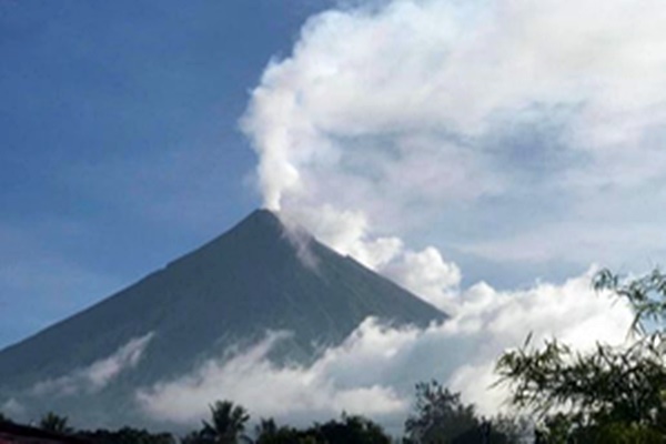 Philippines orders full evacuation amid possible volcanic re-eruption