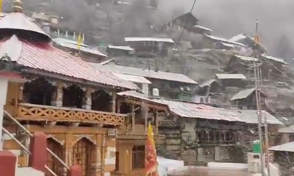 Uttarakhand Experiences Heavy Snowfall in High-Altitude Areas