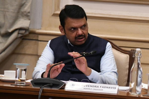 महाराष्ट्र के मुख्यमंत्री देवेन्द्र फड़नवीस ने राज्य में सौर ऊर्जा परियोजनाओं की प्रगति में तेजी लाने के साथ गुणवत्ता बनाए रखने के महत्व पर बल दिया  