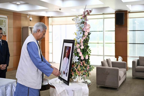 Bangladesh: Prof. Yunus Pays Tribute to Former Indian PM Manmohan Singh in Dhaka