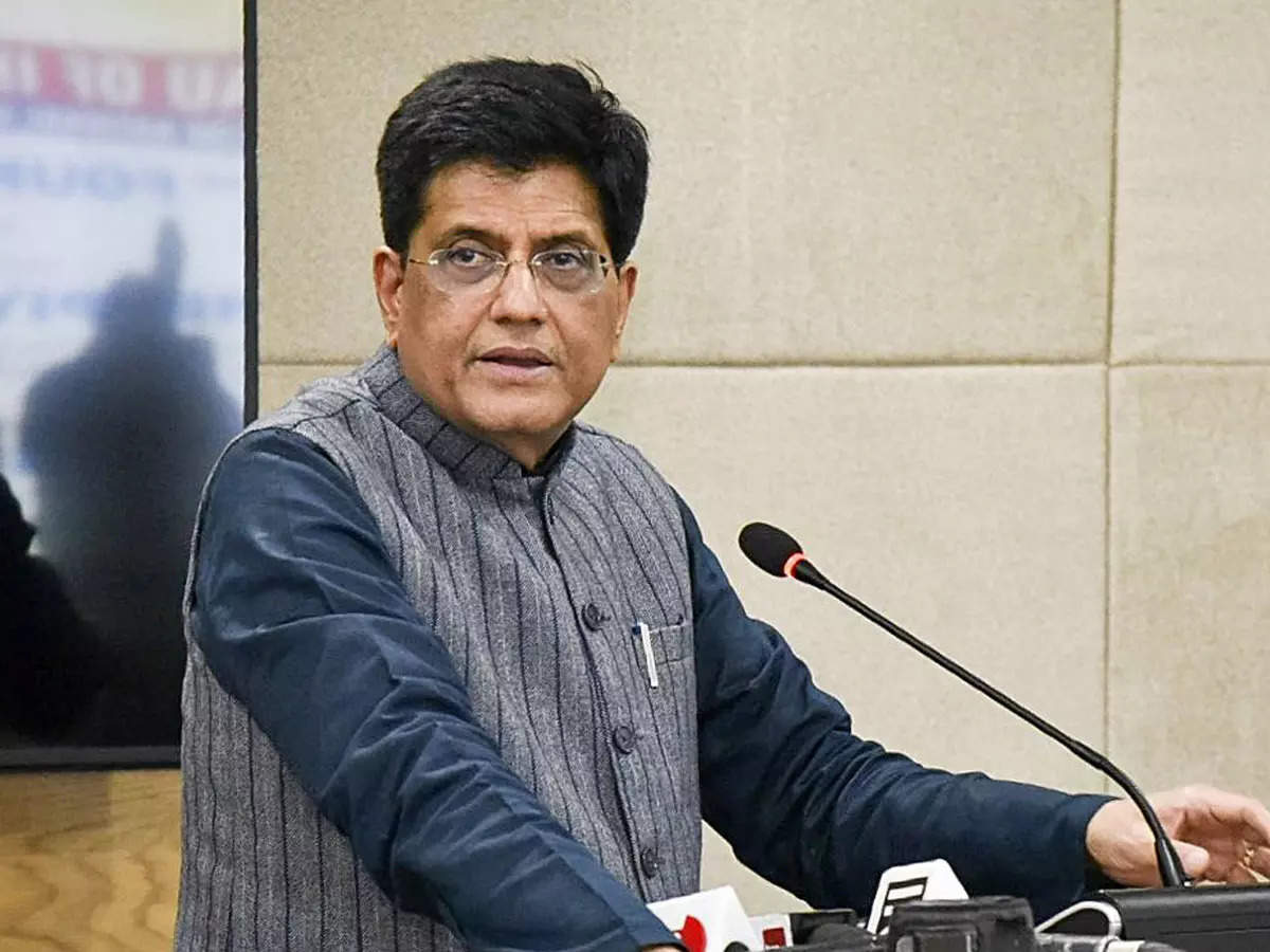 केप ऑफ़ गुड होप से होकर जहाज़ों द्वारा लंबा रास्ता तय करने के कारण भारत का निर्यात प्रभावित