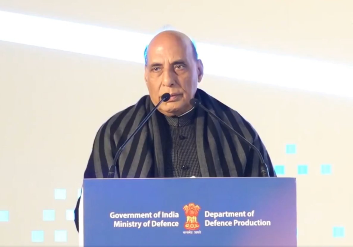 रक्षा मंत्री राजनाथ सिंह ने कहा – सरकार, मजबूत रक्षा औद्योगिक पारिस्थितिकी तंत्र बनाने के लिए परिवर्तनकारी नीतिगत सुधार कर रही है