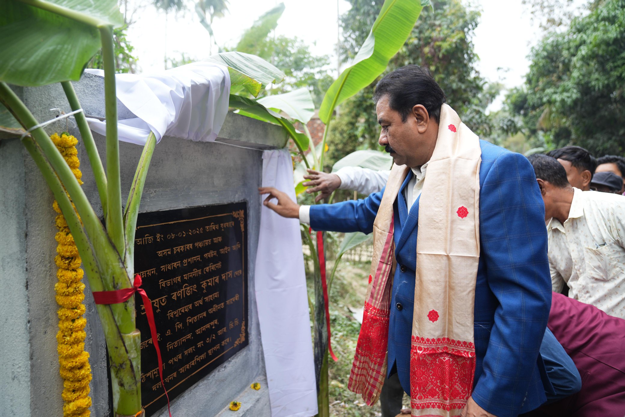 বজালীত ২৭ কোটি টকা ব্যয়সাপেক্ষে নিৰ্মাণ কৰিবলগীয়া ৬ খন দলং আৰু ৩টা পথৰ আধাৰশিলা মন্ত্ৰী ৰনজিত কুমাৰ দাসৰ