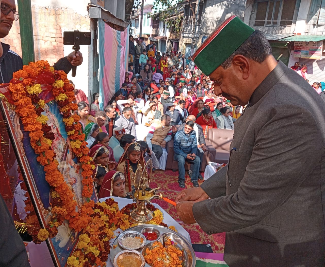 प्रथम धरोहर गांव परागपुर में  भव्य शोभा यात्रा के साथ राज्य स्तरीय लोहड़ी मेले का शुभारंभ हुआ।