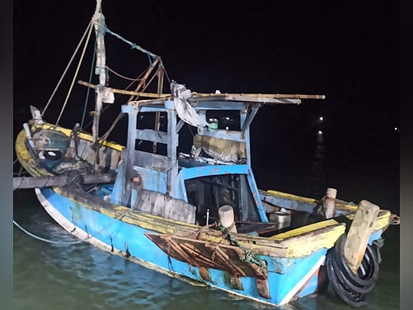 10 arrested Indian fishermen taken by Lankan Navy for further questioning