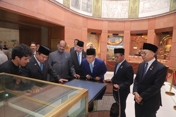 President Prabowo Subianto appreciates architecture of new Parliament building during his visit 