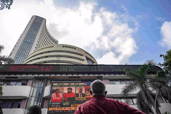 Sensex, Nifty trade in positive territory