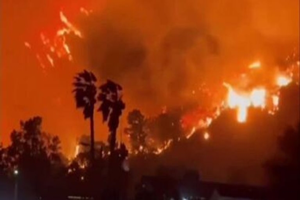 US declare emergency in LA as wildfire spread to nearly 3000 acres