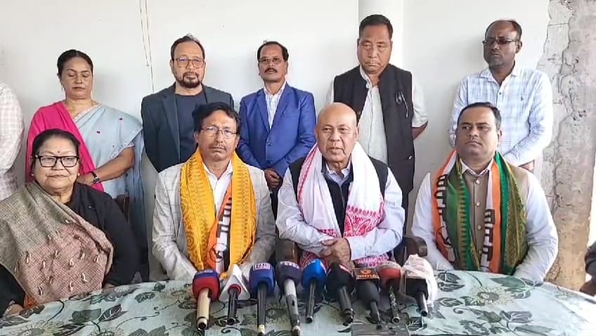 আছুৰ প্ৰাক্তন সভাপতি তথা অসম প্ৰদেশ কংগ্ৰেছ কমিটীৰ মুখপাত্ৰ প্ৰবীণ বড়ো আৰু দ্বীপজ্যোতি চহৰীয়াৰ বিপিএফত যোগদান