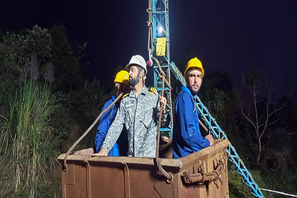 Indian navy divers continue rescue efforts with advanced technology at Assam’s Umrangso coal mine